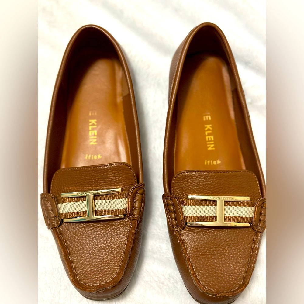 Anne Klein Oakley shoes